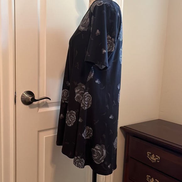 LuLaRoe Perfect T - XS - Picture 4 of 8